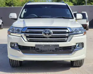 Toyota Land Cruiser 2017 White