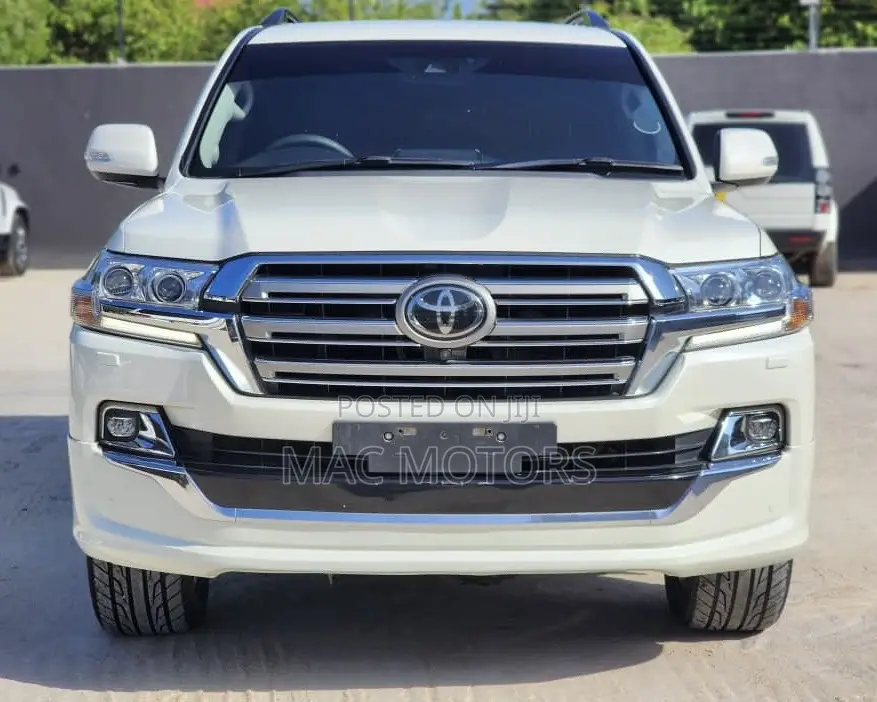 Toyota Land Cruiser 2017 White