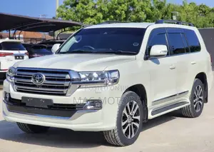 Toyota Land Cruiser 2017 White