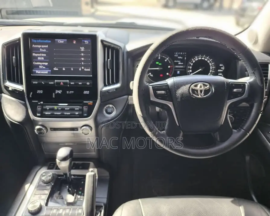 Toyota Land Cruiser 2017 White