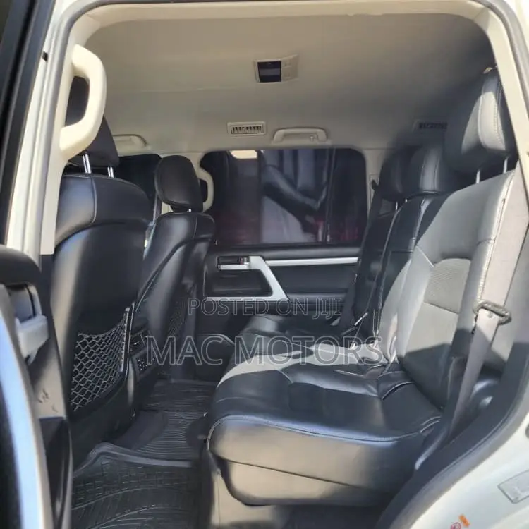 Toyota Land Cruiser 2017 White