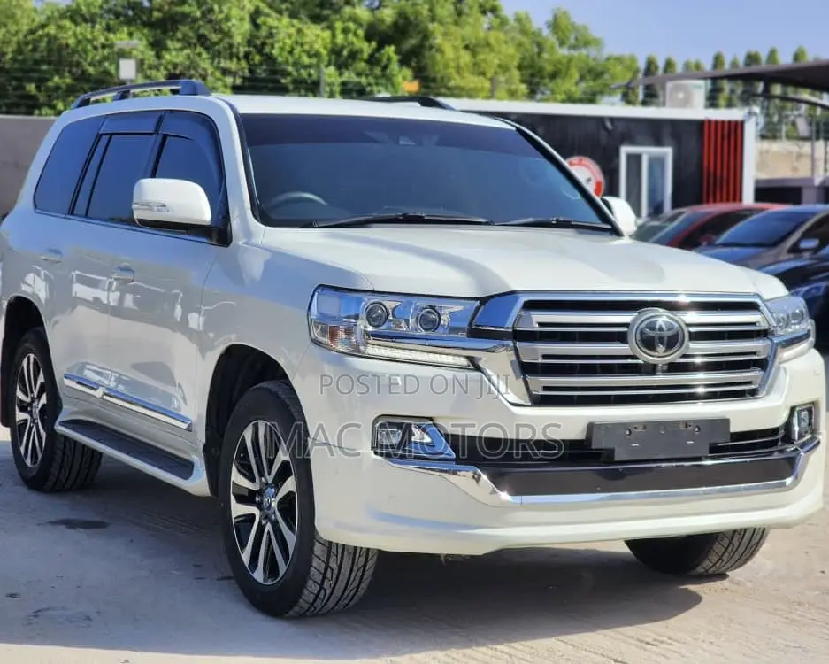 Toyota Land Cruiser 2017 White
