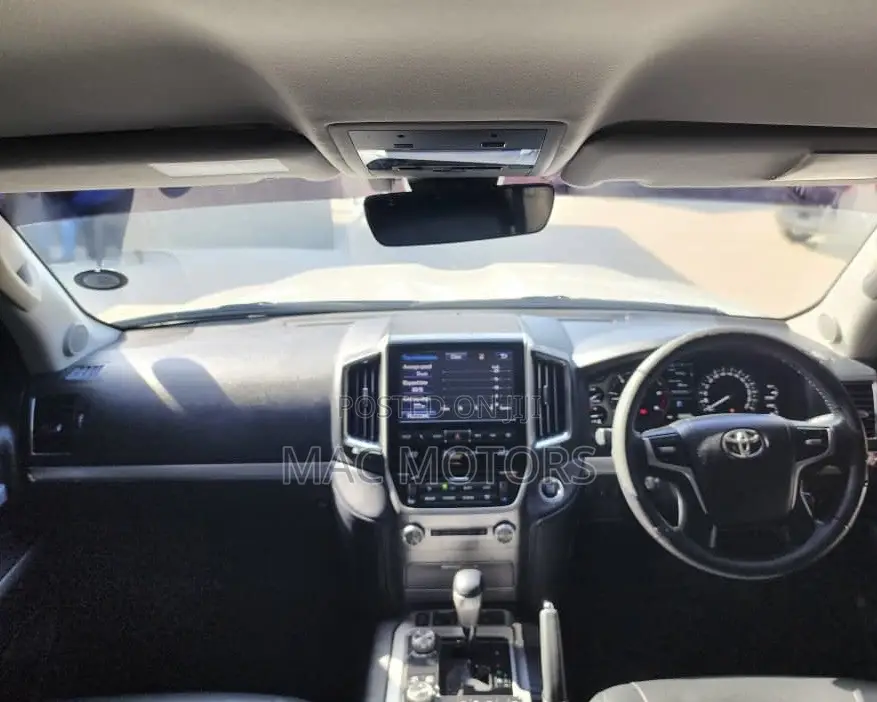 Toyota Land Cruiser 2017 White