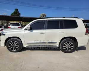 Toyota Land Cruiser 2017 White