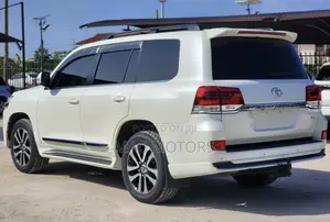 Toyota Land Cruiser 2017 White