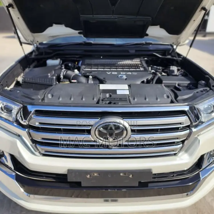 Toyota Land Cruiser 2017 White
