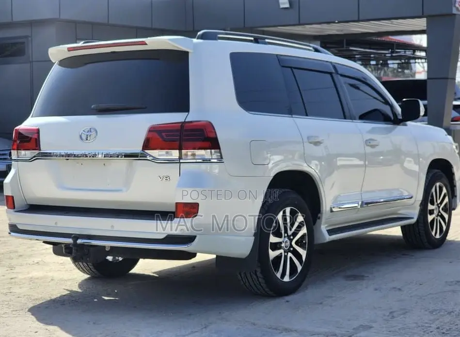 Toyota Land Cruiser 2017 White