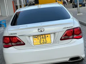 Toyota Crown 2009 White