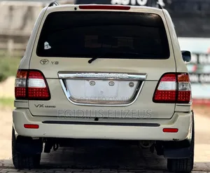 Toyota Land Cruiser 2000 White