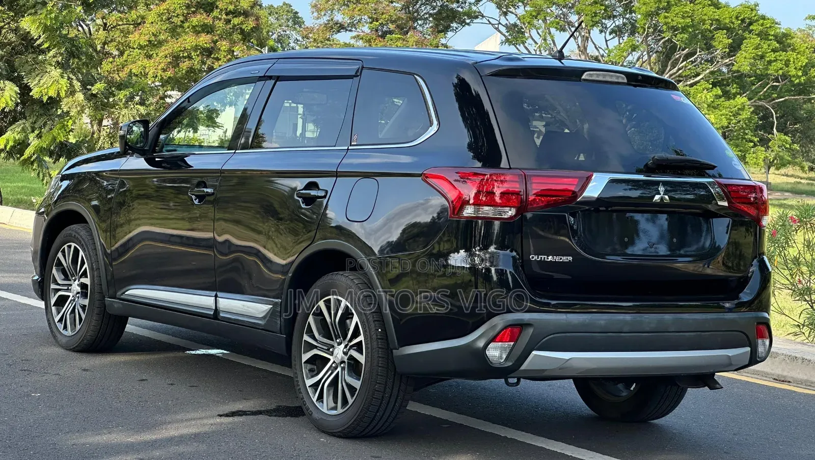 Mitsubishi Outlander 2015 Black