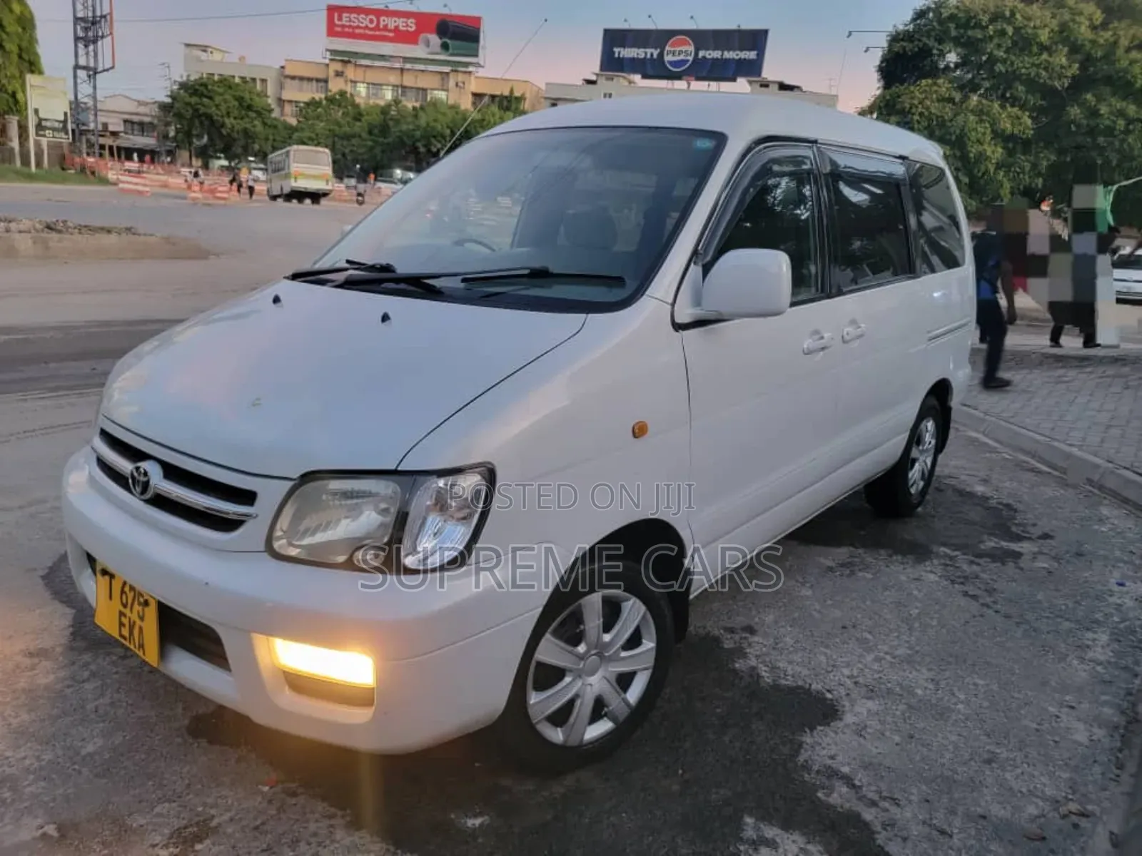 Toyota Noah 2001 White