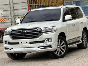 Toyota Land Cruiser 2018 White