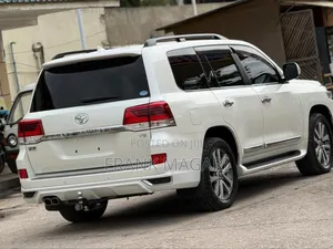 Toyota Land Cruiser 2018 White