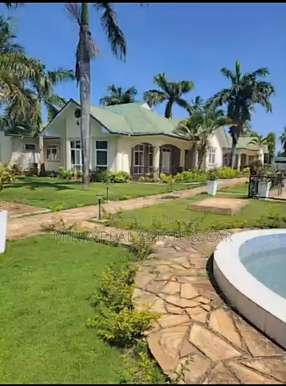 8bdrm House in Kisota Kigamboni, Kivukoni for sale