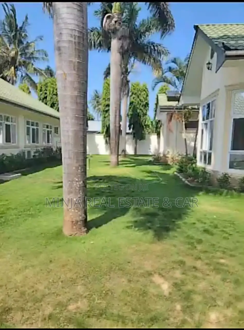 8bdrm House in Kisota Kigamboni, Kivukoni for sale