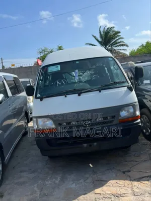 Toyota HiAce 2002 White