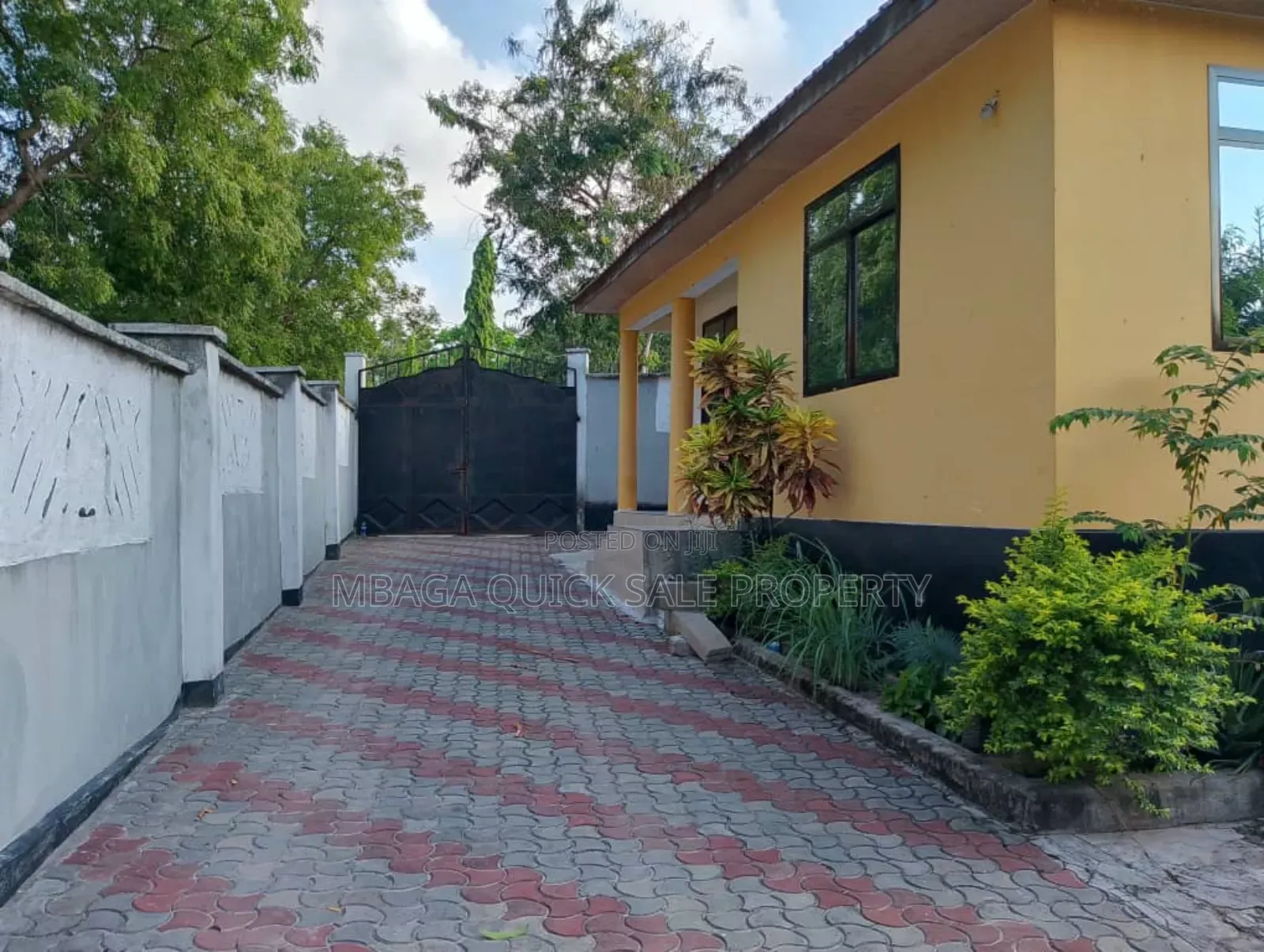 3bdrm House in Makofia, Kinyerezi for sale