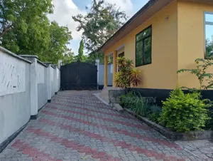 3bdrm House in Makofia, Kinyerezi for sale