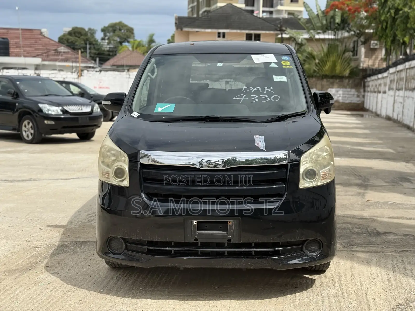 Toyota Noah 2.0 143hp AWD (8 Seater) 2008 Black