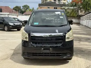 Toyota Noah 2.0 143hp AWD (8 Seater) 2008 Black