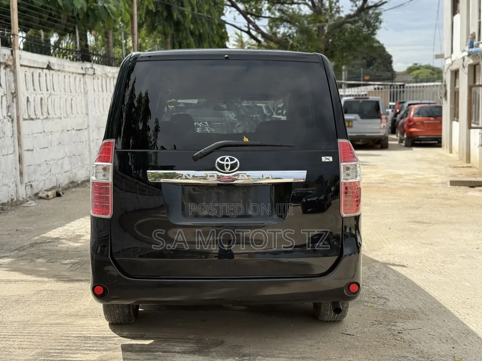 Toyota Noah 2.0 143hp AWD (8 Seater) 2008 Black