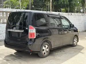 Toyota Noah 2.0 143hp AWD (8 Seater) 2008 Black