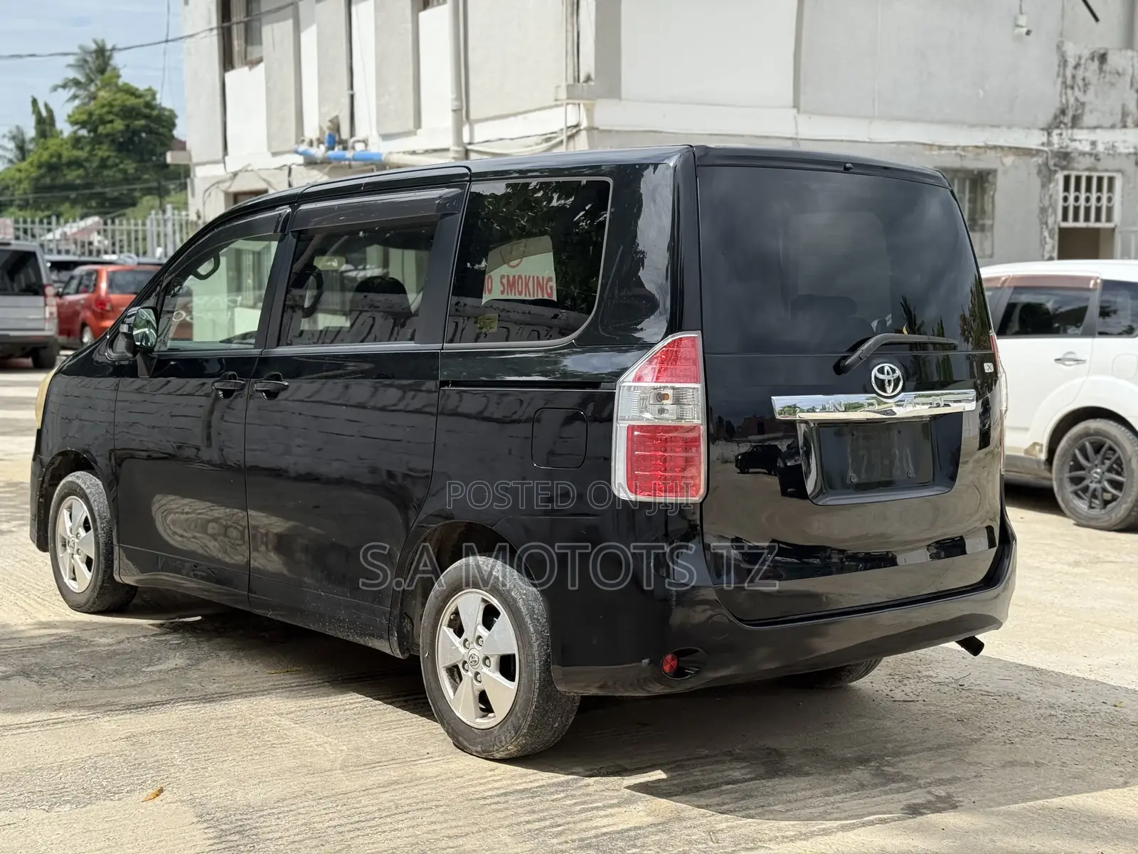 Toyota Noah 2.0 143hp AWD (8 Seater) 2008 Black