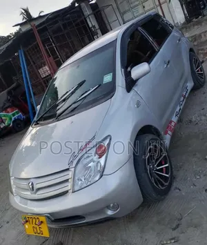 Toyota IST 2003 Silver