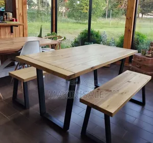 Meza Tamu Sana Ni Dinner Table