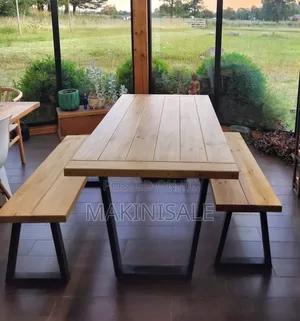 Meza Tamu Sana Ni Dinner Table