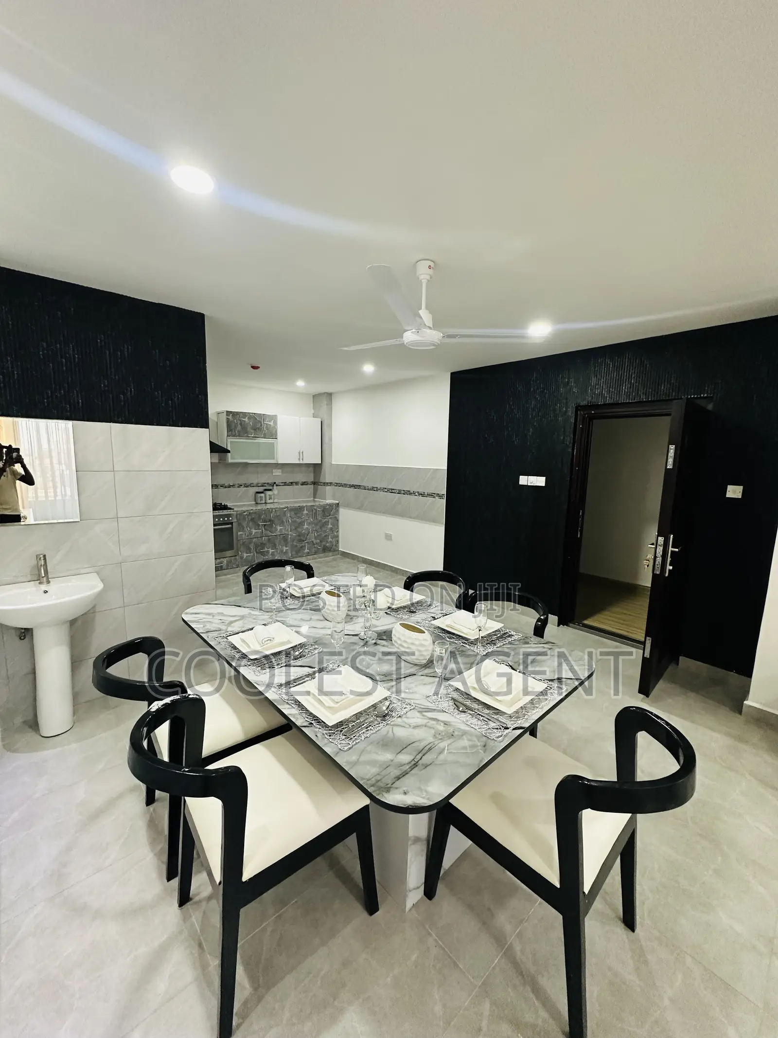 3bdrm Apartment in Msasani, Kinondoni for sale