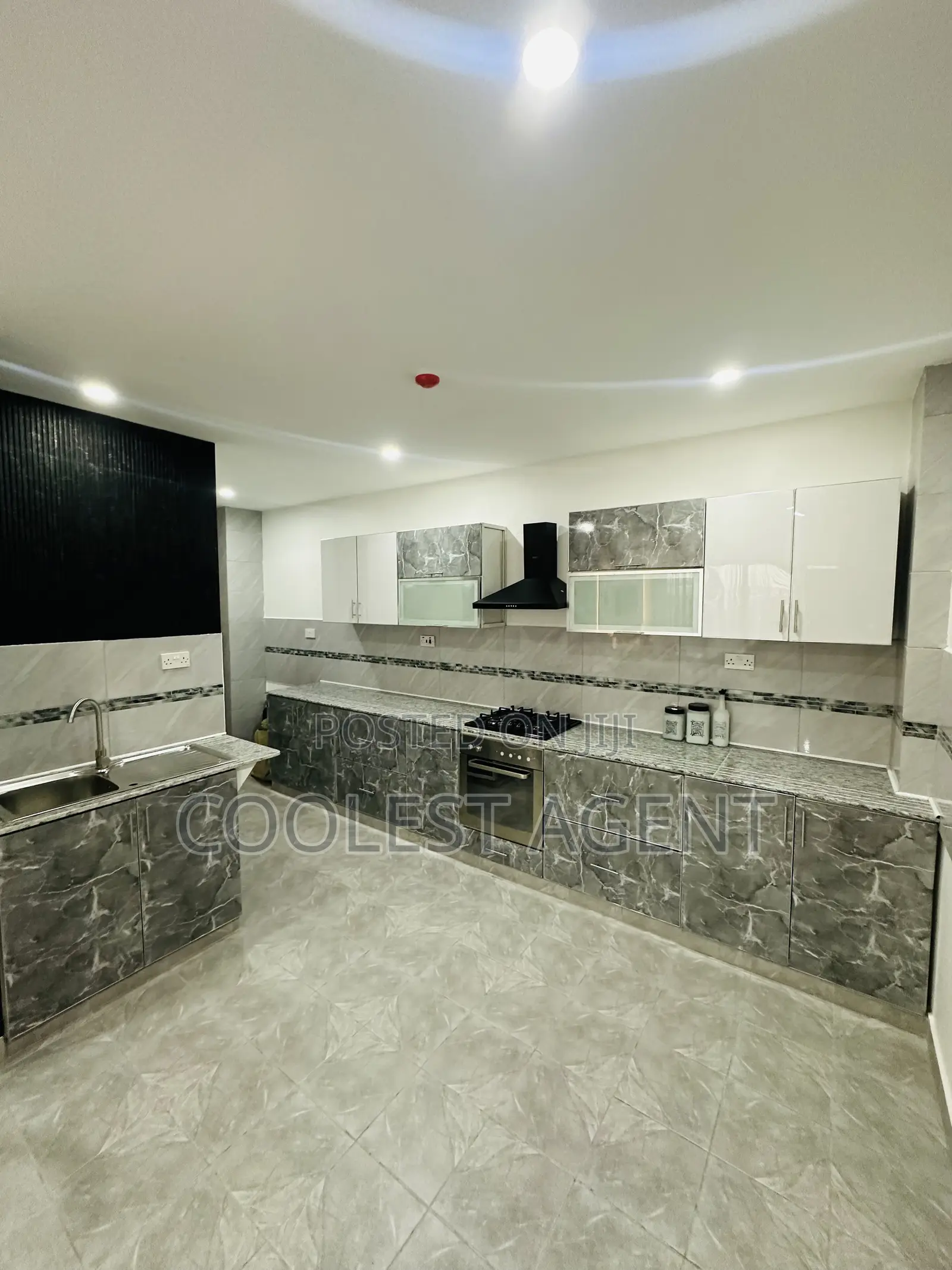 3bdrm Apartment in Msasani, Kinondoni for sale