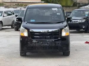 Toyota Noah 2.0 143hp FWD (8 Seater) 2007 Black