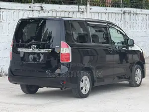 Toyota Noah 2.0 143hp FWD (8 Seater) 2007 Black