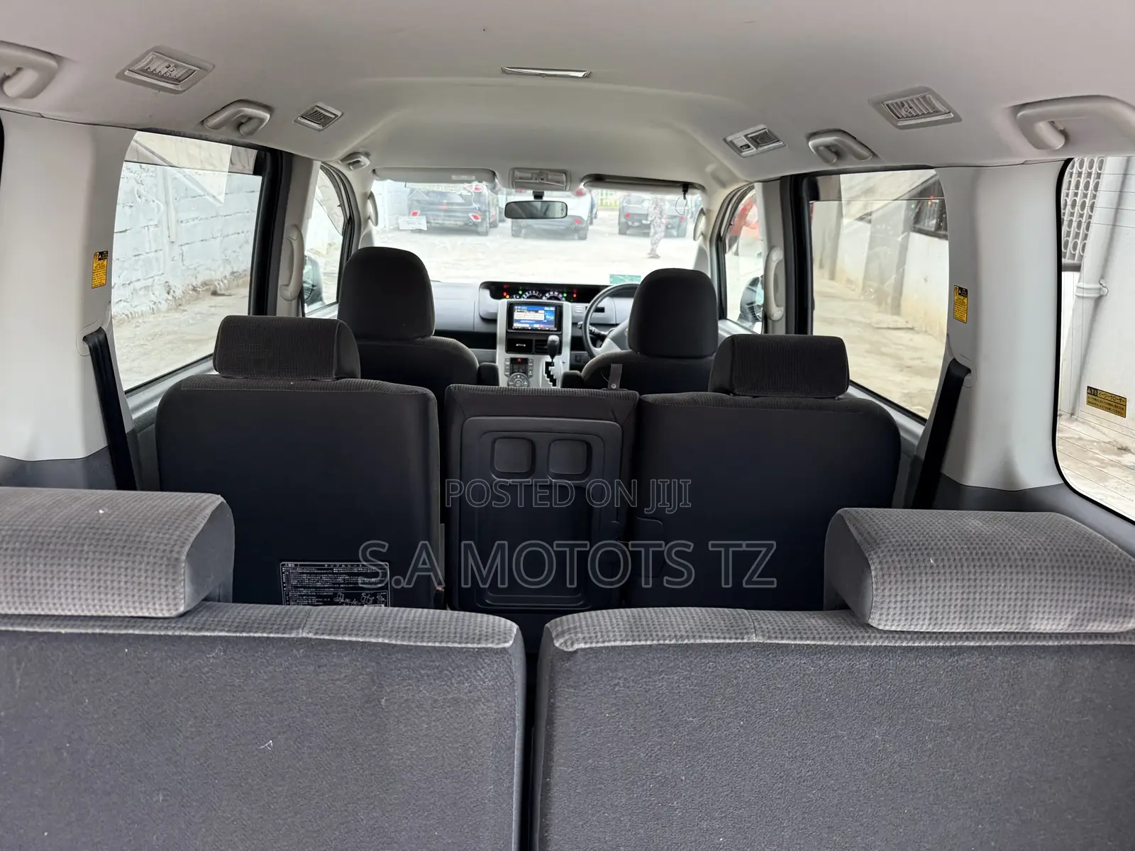 Toyota Noah 2.0 143hp FWD (8 Seater) 2007 Black