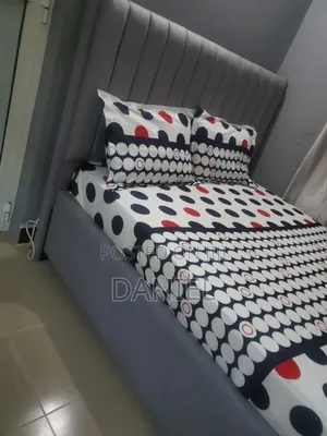 Bedsofa Rangi Ya Gray 5*6 Na Godo Lake
