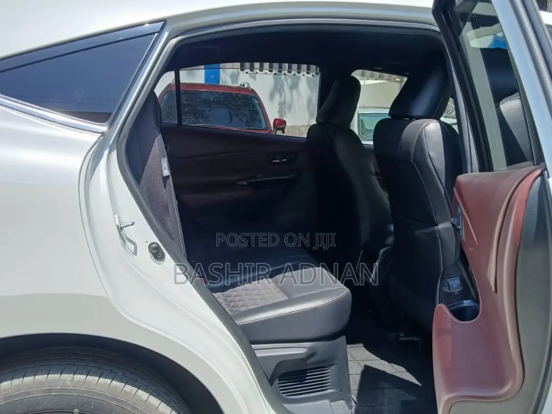 Toyota Harrier 2.0 2018 White