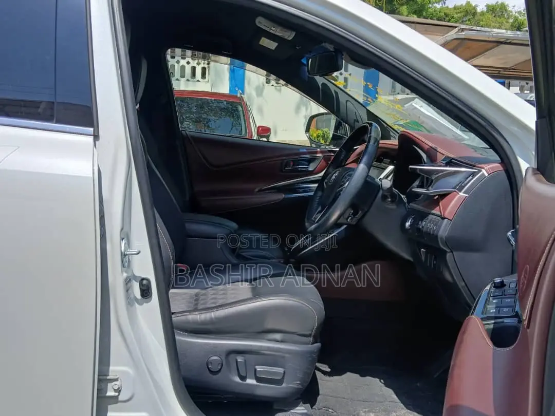 Toyota Harrier 2.0 2018 White