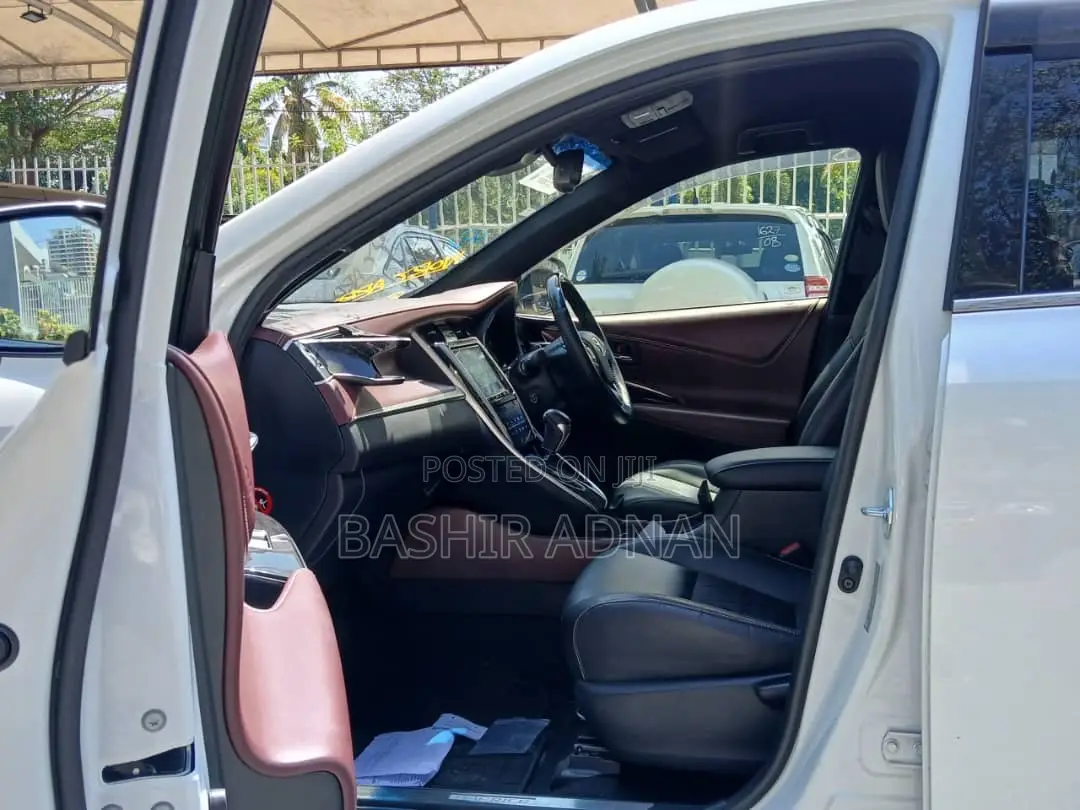 Toyota Harrier 2.0 2018 White