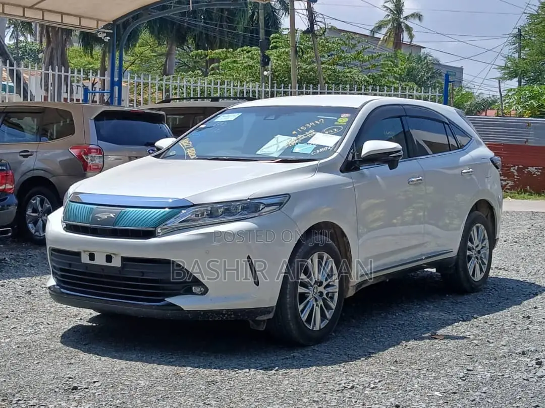 Toyota Harrier 2.0 2018 White
