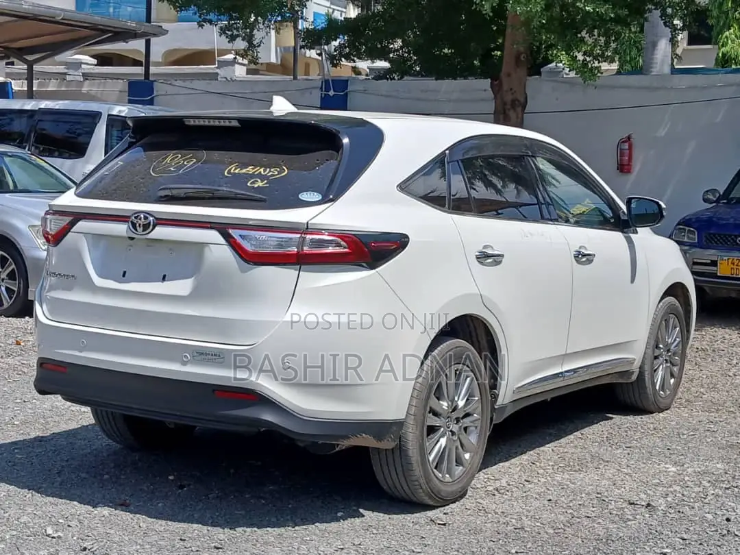 Toyota Harrier 2.0 2018 White