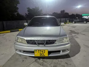 Toyota Carina 2000 Silver