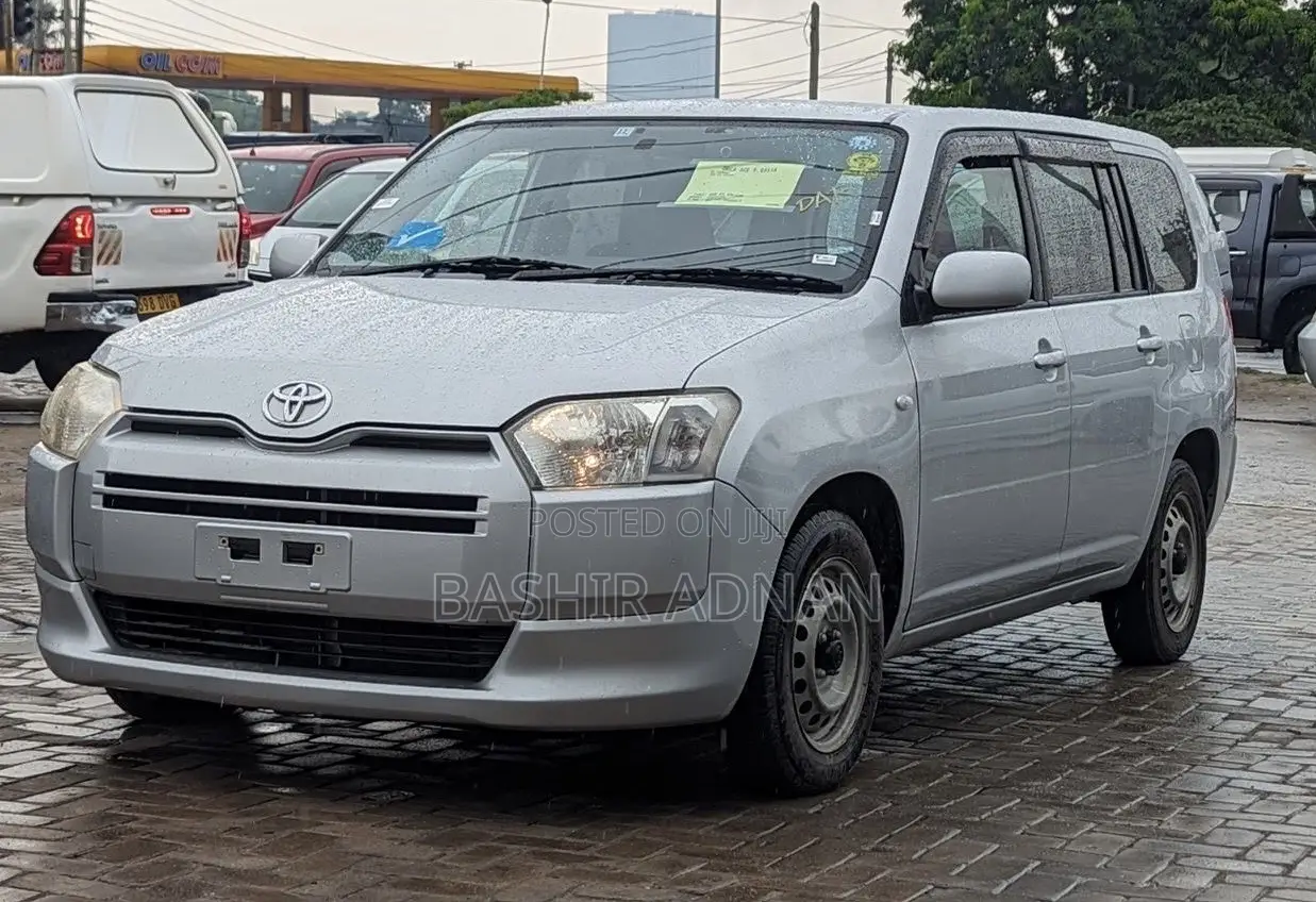 Toyota Succeed SV Premium 2014 Silver