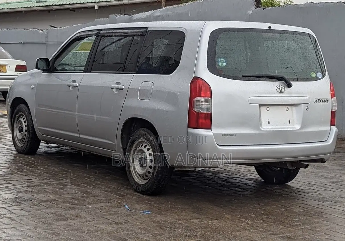 Toyota Succeed SV Premium 2014 Silver