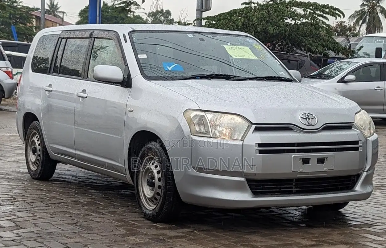 Toyota Succeed SV Premium 2014 Silver