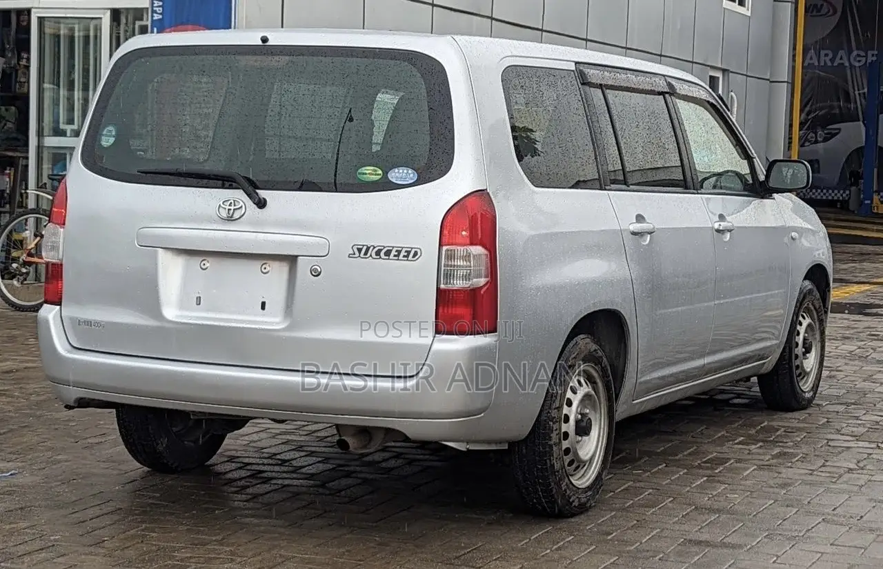 Toyota Succeed SV Premium 2014 Silver