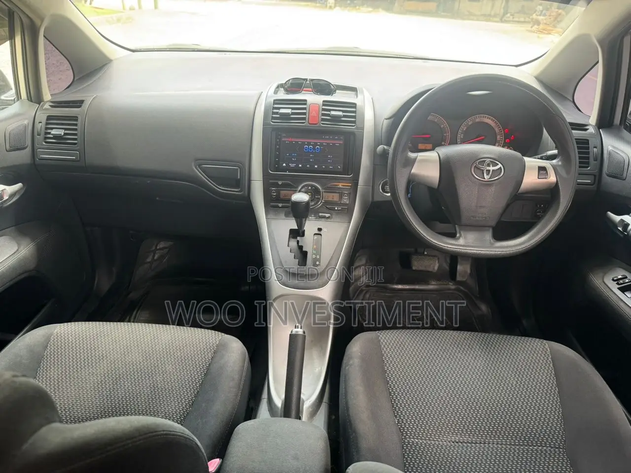 Toyota Auris 2011 Silver