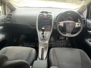 Toyota Auris 2011 Silver