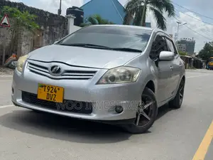 Toyota Auris 2011 Silver
