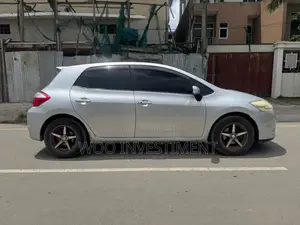 Toyota Auris 2011 Silver
